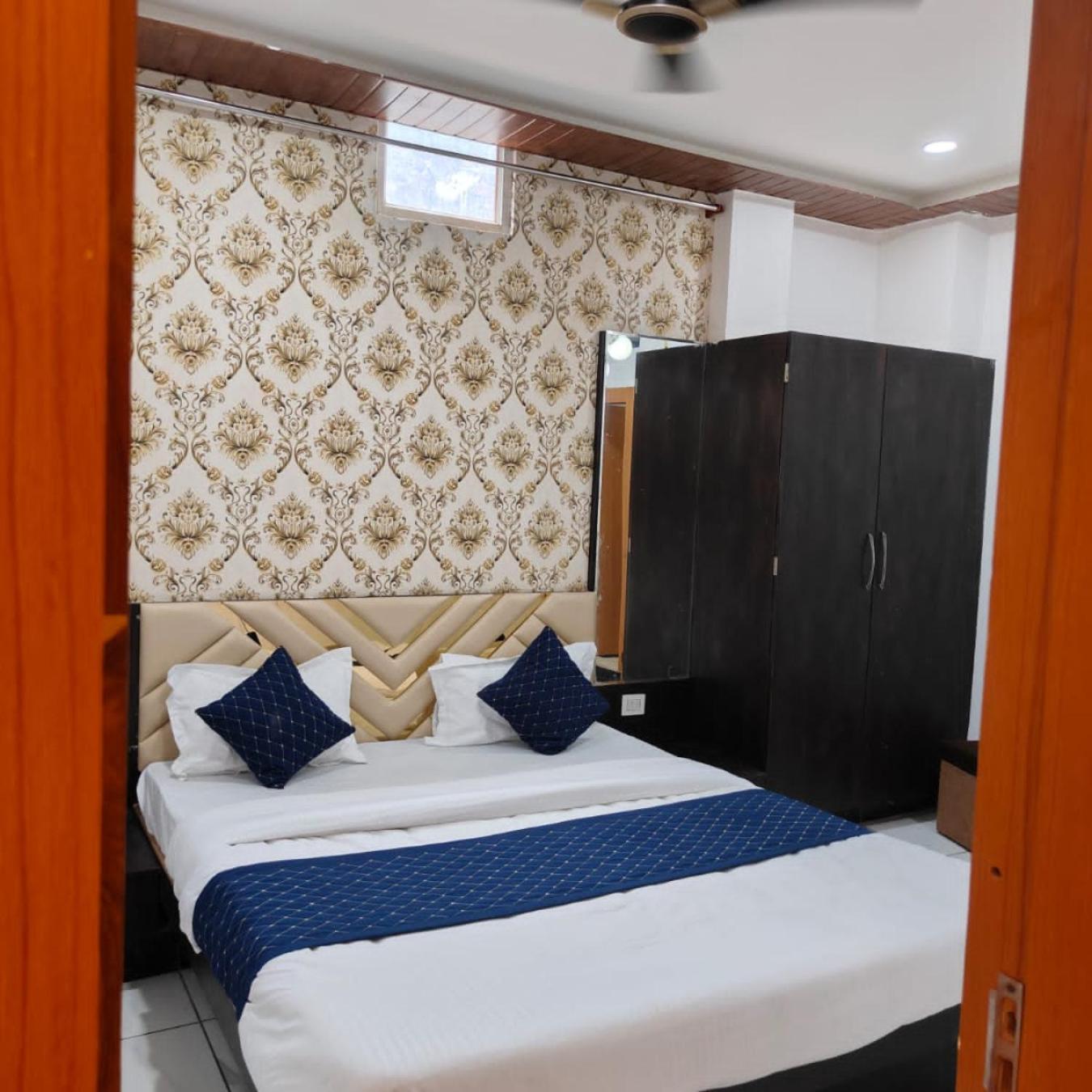 Rk Hotel & Restaurant Dewas Екстер'єр фото